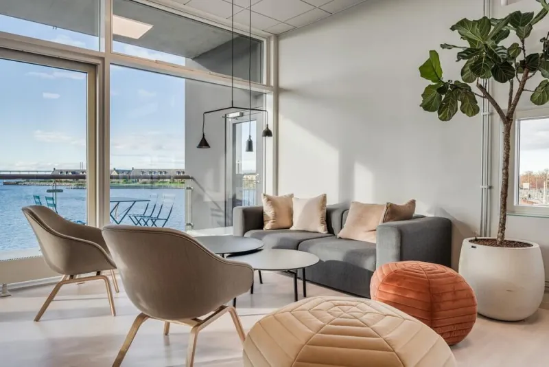 FirstOffice Övägen 8 loungeområde